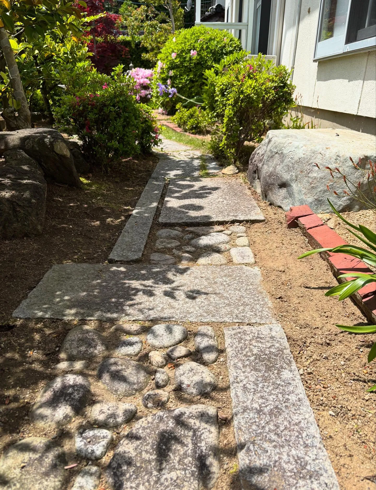 お庭の草取り、草刈り、庭木の剪定なら、ぜひ「便利屋ファミリー...