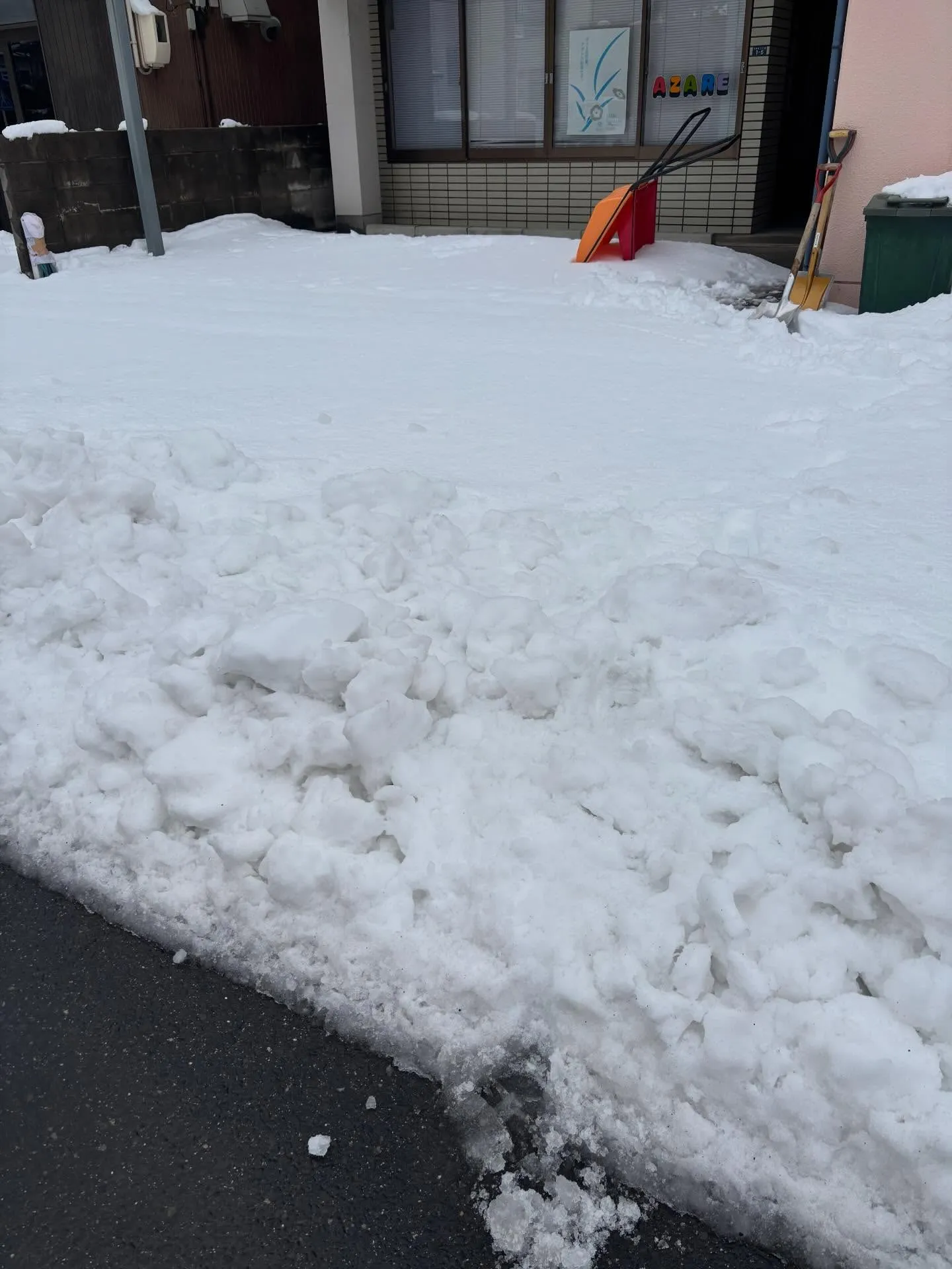 松江市の皆様、一軒家や会社駐車場など除雪作業まだ受けたまわり...