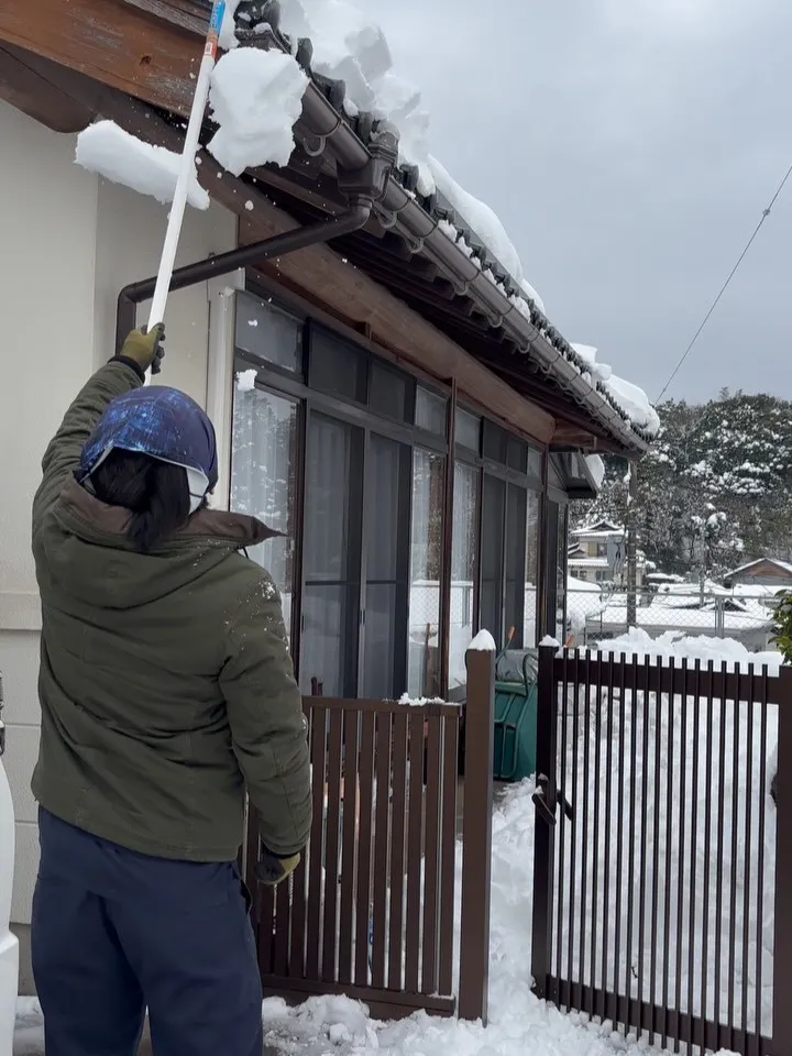 松江市の皆様、一軒家や会社駐車場など除雪作業まだ受けたまわり...